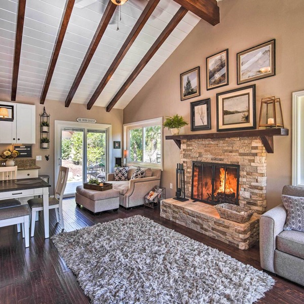 Tree-Lined Twin Peaks Cottage w/Custom Stream