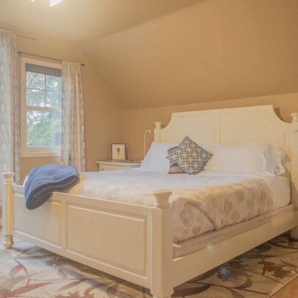 Treehouse at Plum Bottom *Voted Best of DC*