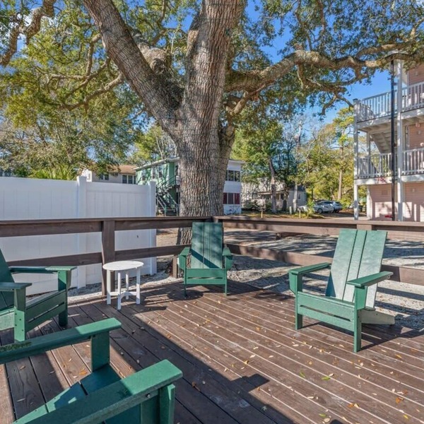TreeHouse Lodge, Walk to Beach, Pet-Friendly 201