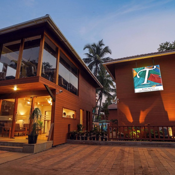 TreeHouse MARS Beach Cottages
