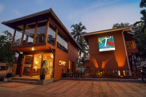 TreeHouse Mars Beach Cottages & Villas
