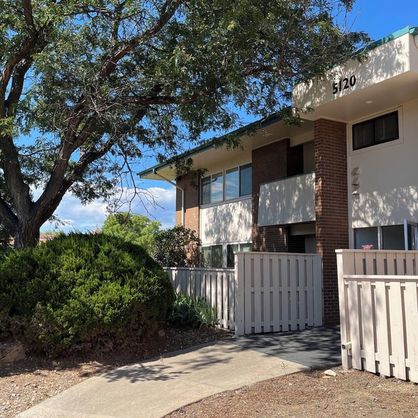 Treehouse Retreat 2bed2bath: Your shortterm housing solution!