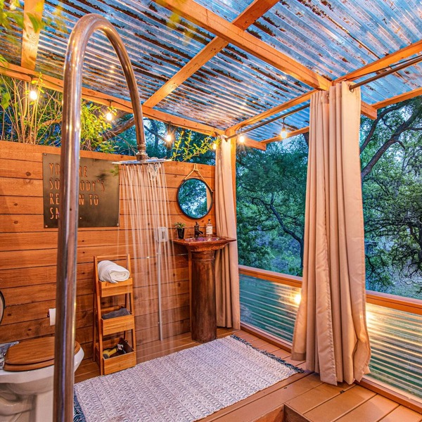 Treehouse Style Yurt near Austin, Hot Tub, FirePit, Outside Shower