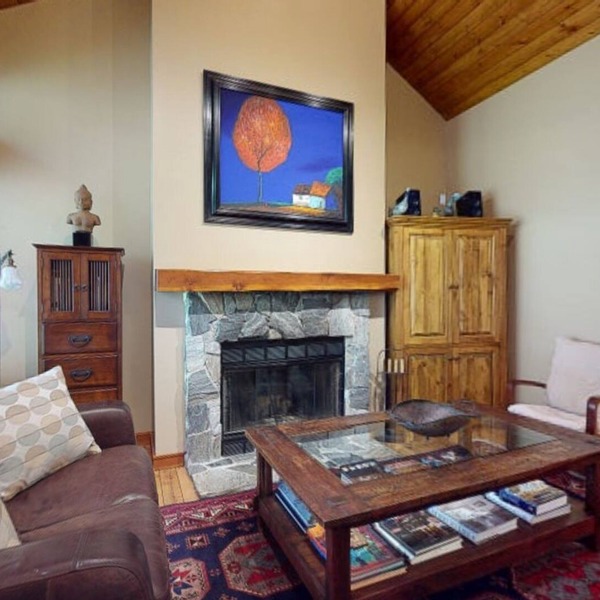 TREELINE 30 | Secular 4BR Ski Chalet | Free Parking & Free Shuttle To Lifts