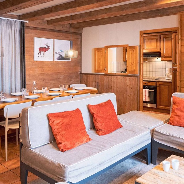 Triplex chalet in Val Thorens - 10 people, fireplace, 50m from slopes