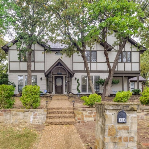Trophy Haven Retreat - 4 BR - 3 BA -Pool