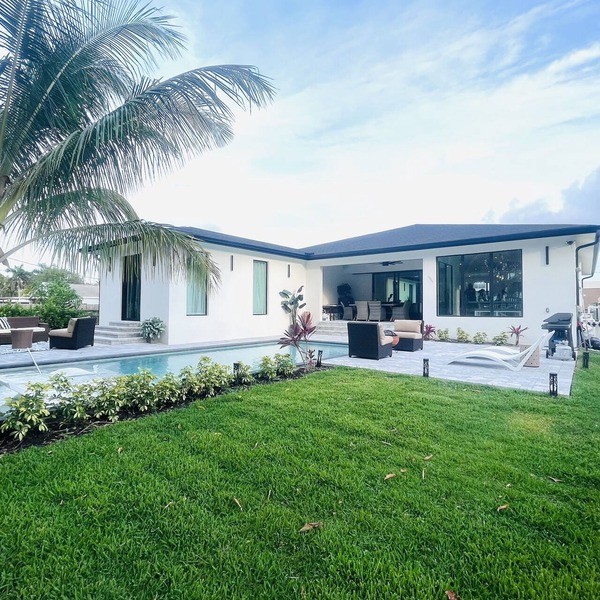 Tropical Oasis! New Construction! In the Heart of Naples! PET FRIENDLY!