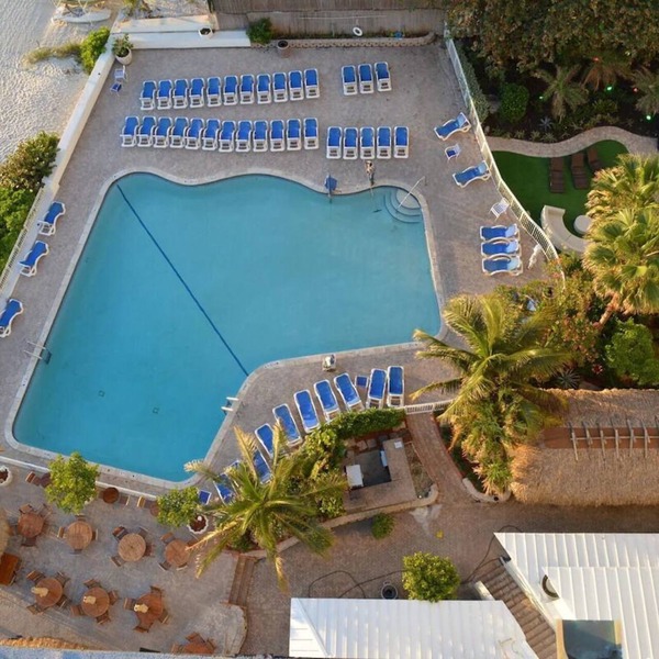 Tropical Retreat with Pool, Spa & Resort-Style Amenities