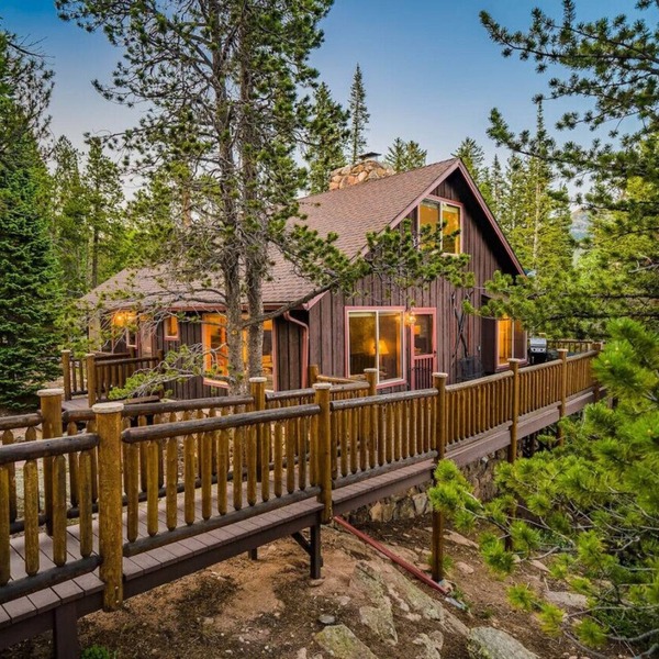 True Secluded Cabin In The Woods. Creek & Wildlife