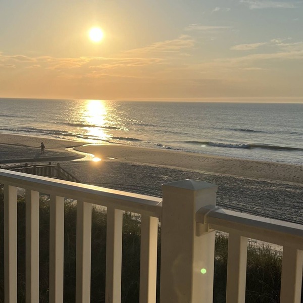 "Truly Charming" Recently Renovated Oceanfront Beach Condo