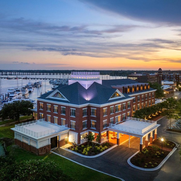 Tryon Riverfront Inn New Bern, Tapestry