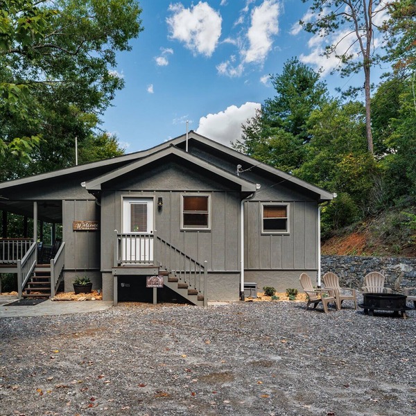 Tucked Away Smoky Mountain Cabin