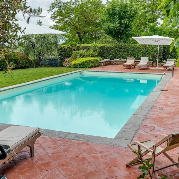 Tuscan Villa with Private Pool, Terrace and Wi-Fi