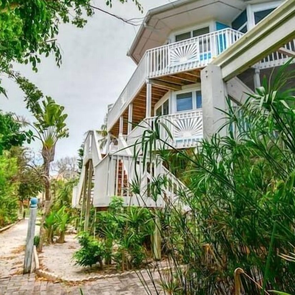 Twin Dolphins: Pool, Docks, Elevator, Golf Cart