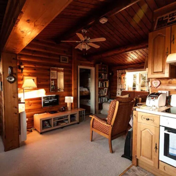 Two Bed Log Cabin in the Mountains