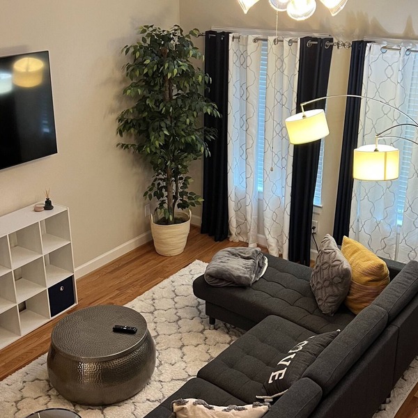 Two bedroom/ Two Bath Condo in a Gated Community near Hobby Airport and Downtown