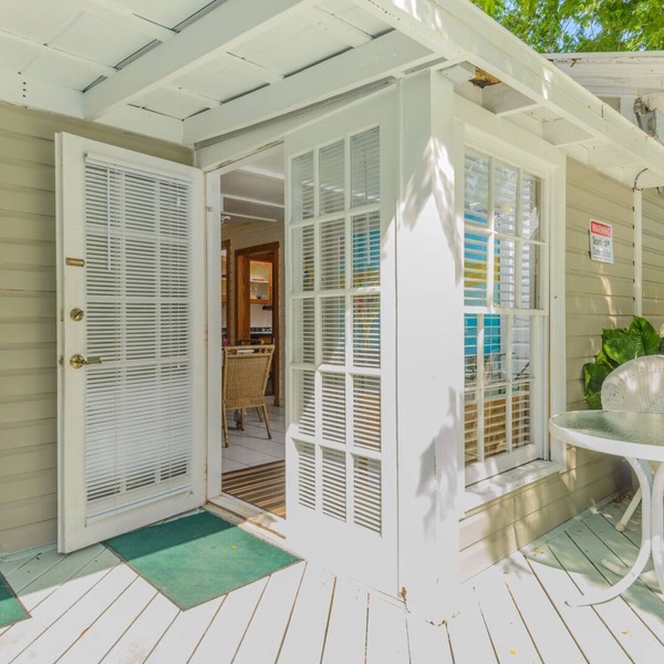 Two Bedroom Two Bath Poolside Villa Steps from Duval!