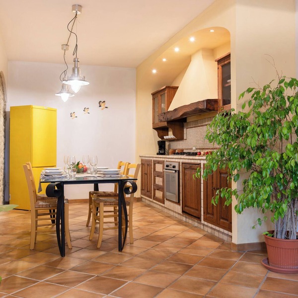 Two-bedroom, two-bathroom apartment with pool and AC