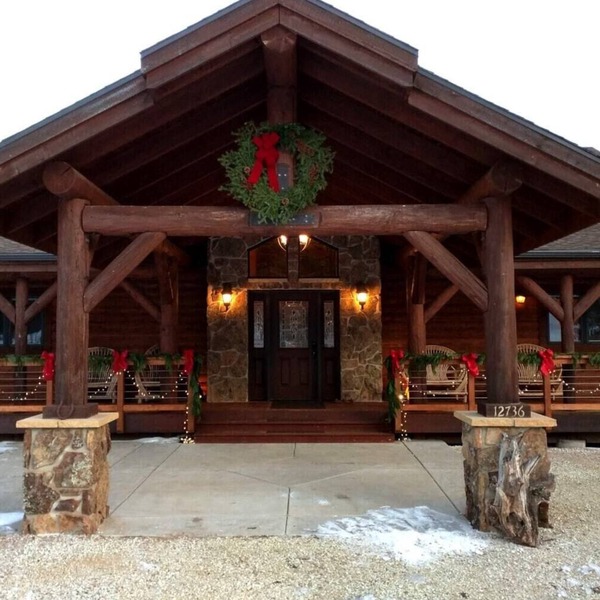 Two fireplaces! Nemo Winter Lodge Sleeps 16, comfortably. Perfect winter vacay!