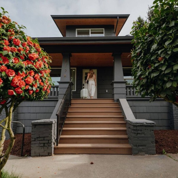 Two Homes Under One Roof · Sleeps 14 · 4 Parking