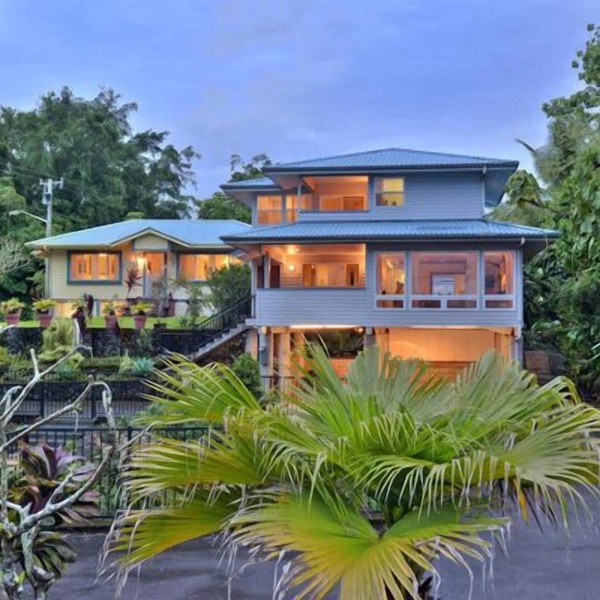 Two Luxury Homes @ Richardsons Beach Park-Hilo Bay. Sleeps 16. Best Location.