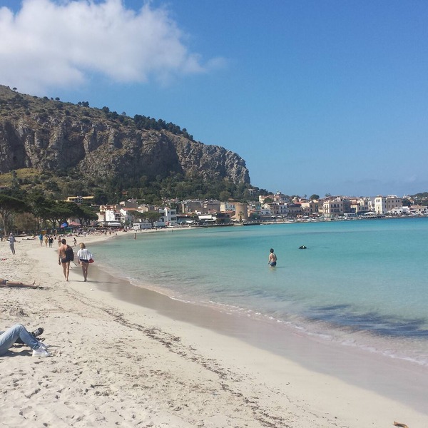 Two-room apartment with garden on Mondello Bay