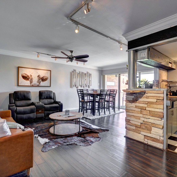 Two- Step Home: Amazing Condo in great location All Expenses included