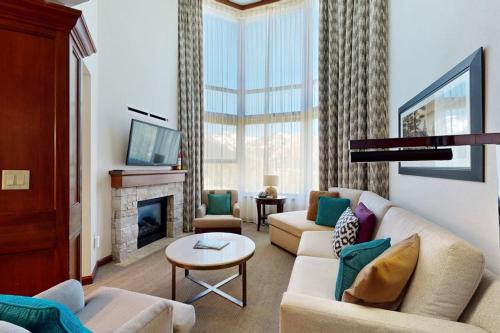 Two units at the Everline Resort & Spa - Ski-in-ski-out fireplace pools & gym
