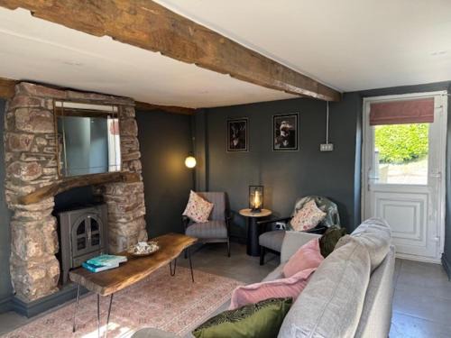 Ty Llaeth 2-Bed Cottage Sleeps 4 Pet Friendly