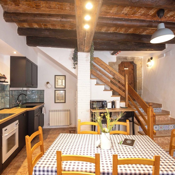 Typical rural house in the center of Murillo with charm and tranquility.