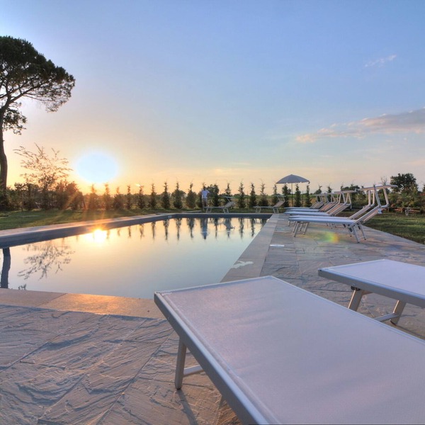 Typical Tuscan villa near Arezzo, with private pool and sleeps 16