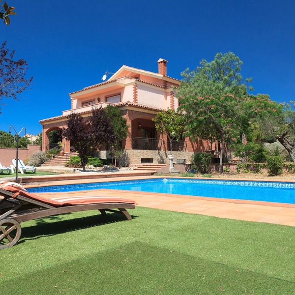UHC VILLA BOTARELL with large garden and private pool