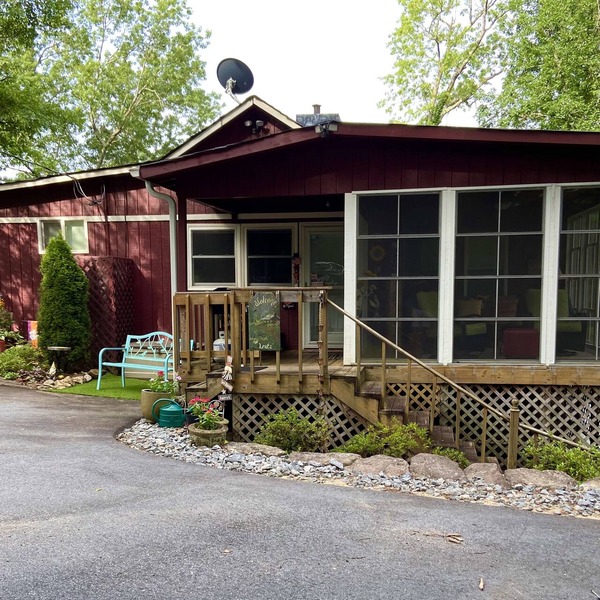 Ultimate Escape, Henderson Private Mountain Retreat, WiFi, Hot Tub, Scenic Views
