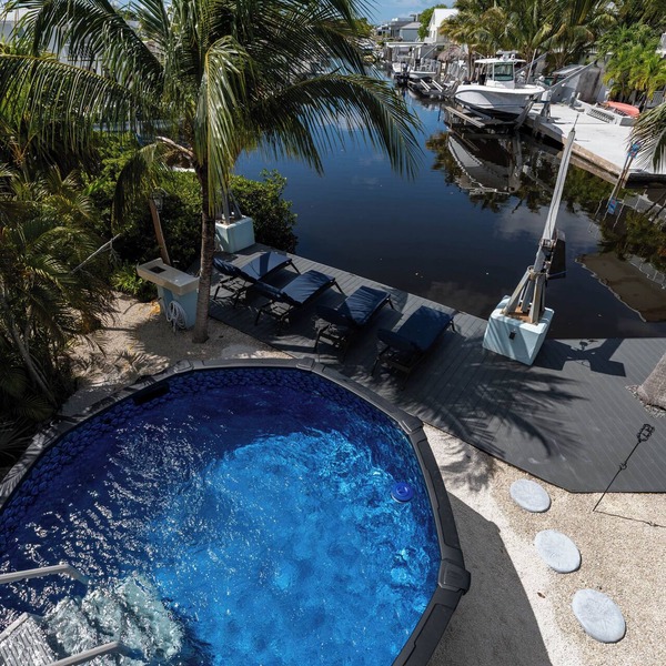 Ultimate Experience W/Services, Fishing & Pool!