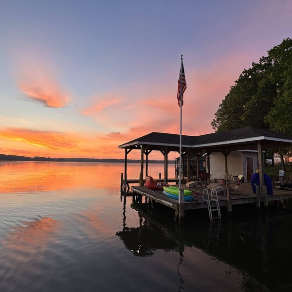 Ultimate Family Lakehouse- wide water views!