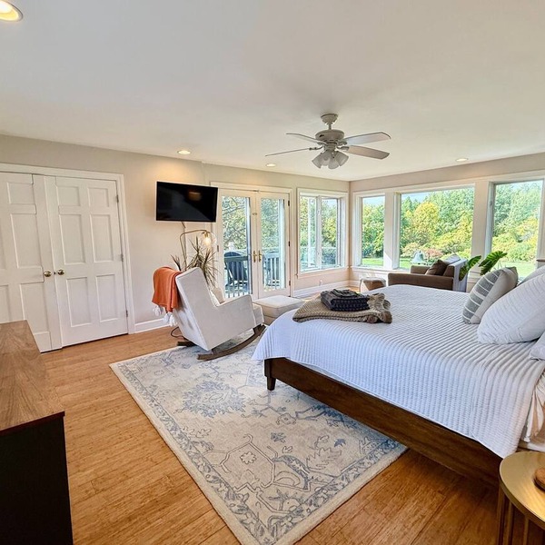 Ultimate Family Retreat:10-Acre, Heated Pool, Hot Tub & More