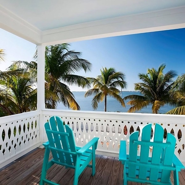 Ultimate Florida Getaway! Garden View, 4 Pools, Shuttle Service and Parking!