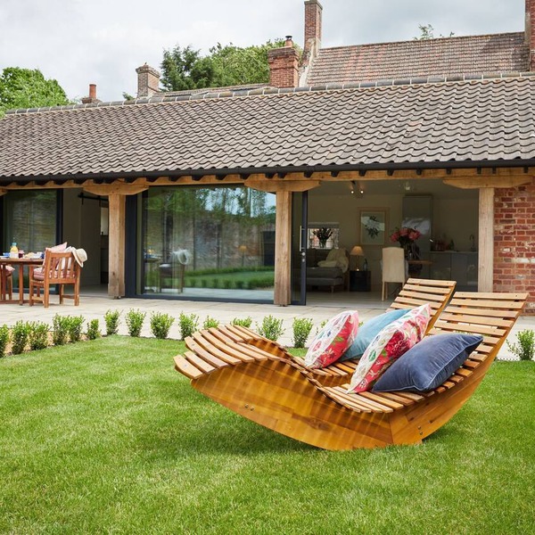Ultimate romantic retreat, close to beach & walkable pub