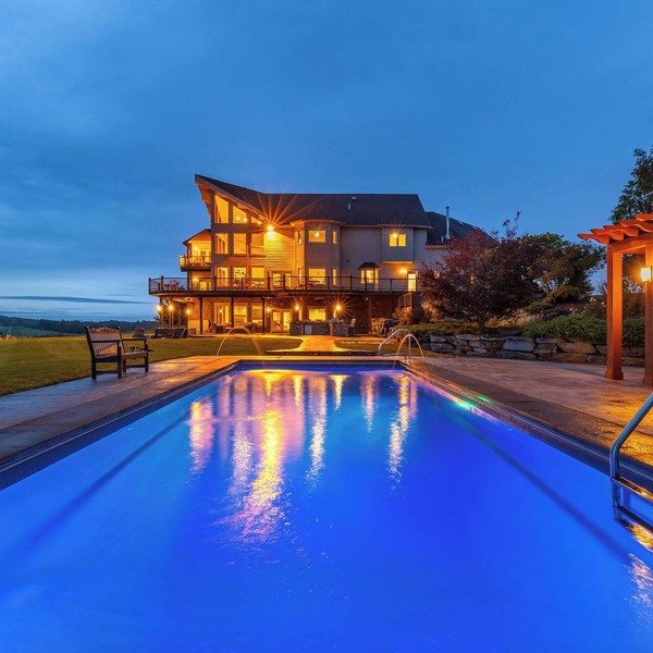 Unforgettable Private Views! Luxury Estate Sleeps 22 - Heated Pool and Spa!