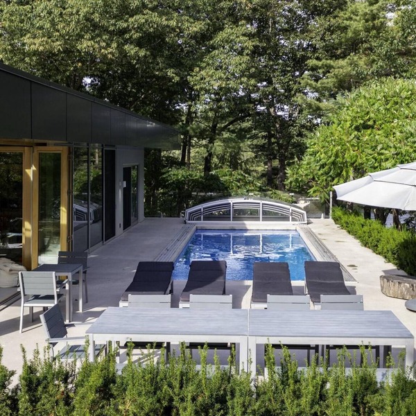 Unique 6 bed 5 bath cottage on Lake Muskoka with Pool
