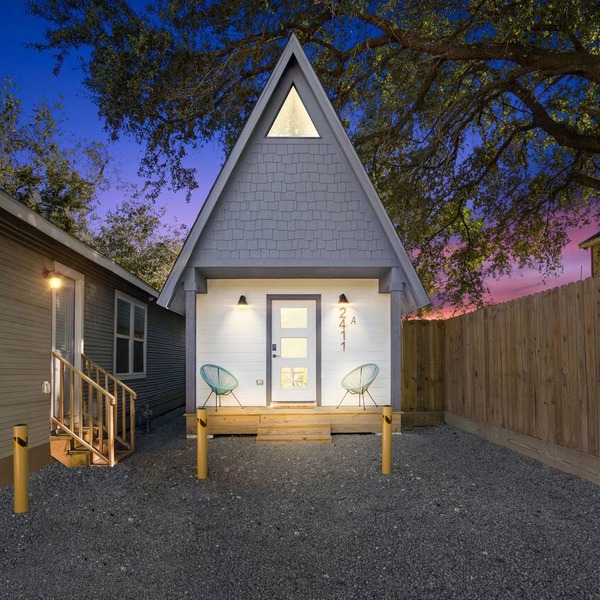 Unique A-frame Tiny House - 2 km from MAJOR INTERNATIONAL SPORTING EVENT Fest