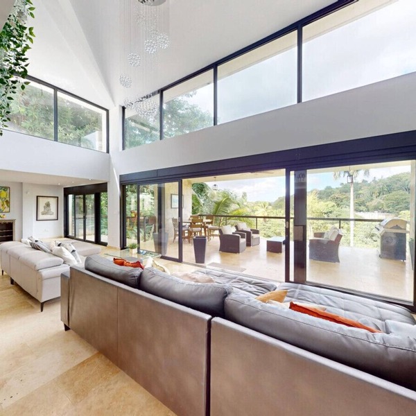 Unique and Luxurious 5 Bedroom Mansion