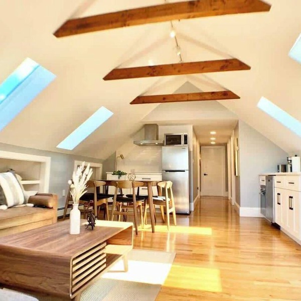 Unique Cathedral Ceiling Condo W/D, Parking