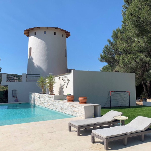 Unique luxury accommodation with pool close to Valencia