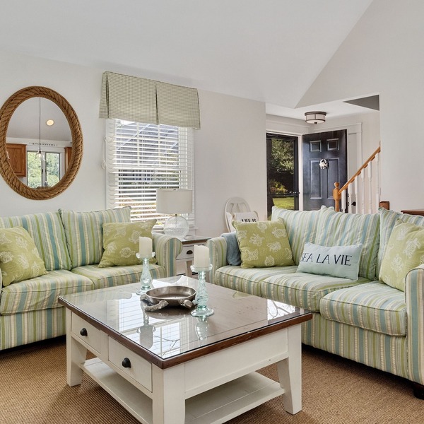Unique Oyster Pond 3bd-2ba home in private setting close to downtown.
