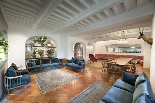 Unique Villa with Infinity Pool inside Chianti
