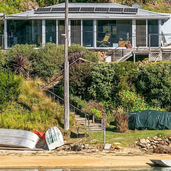 Unique Waterfront Retreat