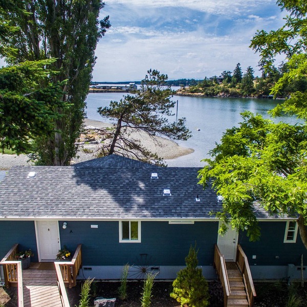 Unique Waterfront Beach House, 1 mile from Friday Harbor