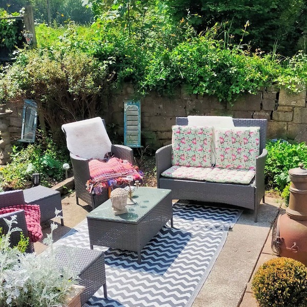 Unique with breathtaking views. Chill and relax .pet friendly.
