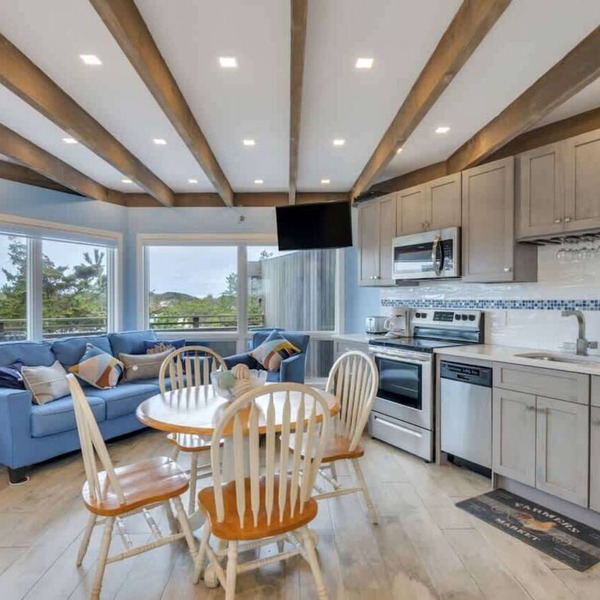 Unit 1021: Studio | 2nd Floor-Pool View | Starfish